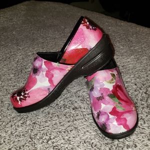 Savvy brand nursing shoes